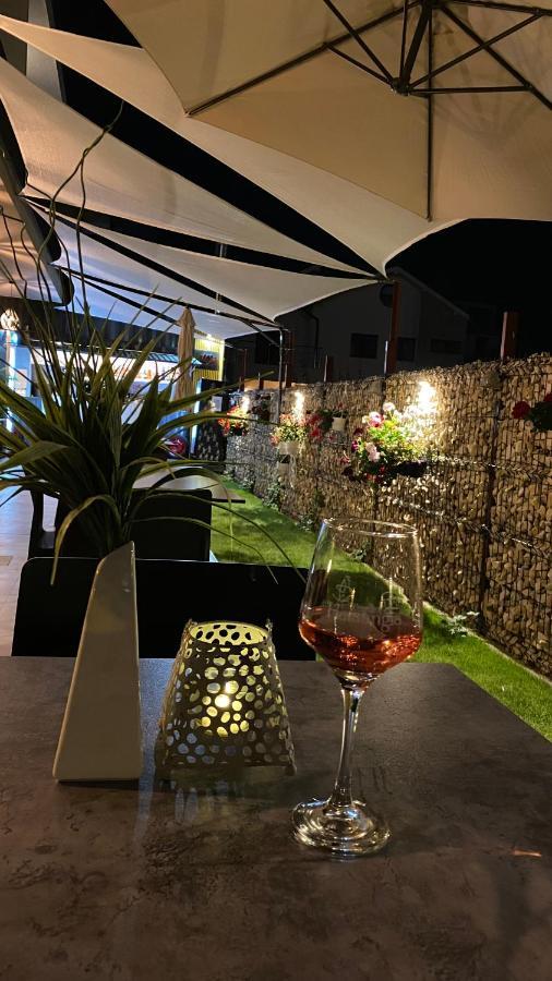 Lotus Exclusive Bed & Breakfast Navodari Bagian luar foto